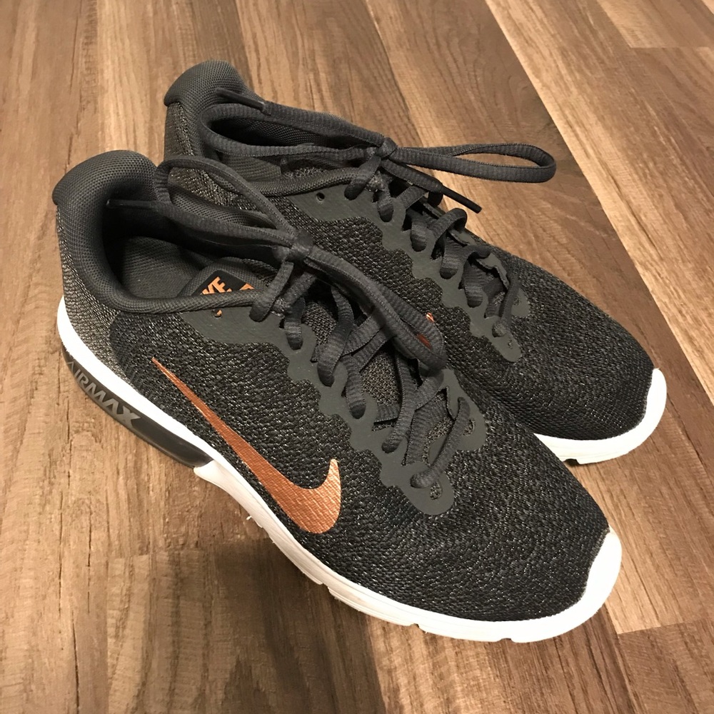 black and rose gold nike tennis shoes
